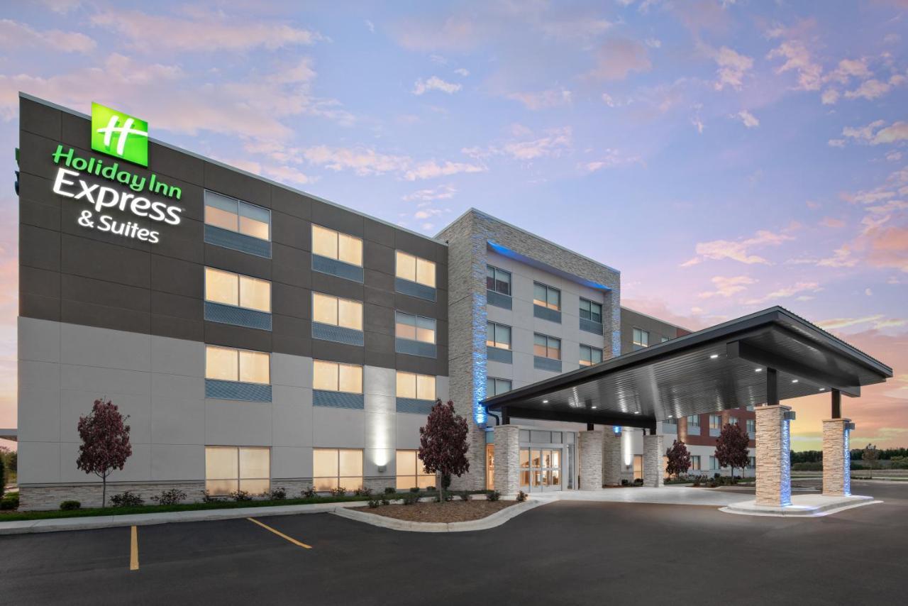 Holiday Inn Express & Suites - Elkhorn - Lake Geneva Area By Ihg Екстер'єр фото
